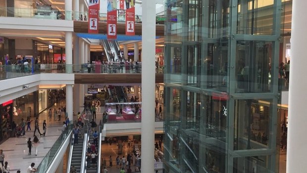 “Gənclik Mall”da həyəcan siqnalı verildi, vətəndaşlar təxliyə edilir - VİDEO