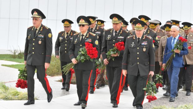 FHN-in kollektivi Zəfər parkını ziyarət etdi - FOTO