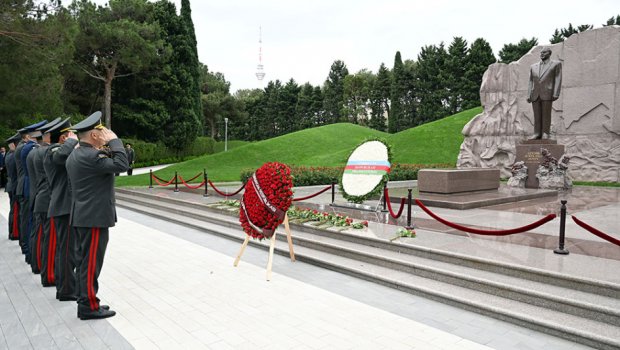 Anım Günündə Fəxri xiyaban, Şəhidlər xiyabanı, Zəfər parkı və Hərbi Memorial Məzarlıq ZİYARƏT EDİLDİ - FOTO