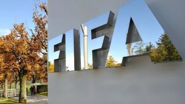 FİFA 7 oyunçunu futboldan KƏNARLAŞDIRILDI