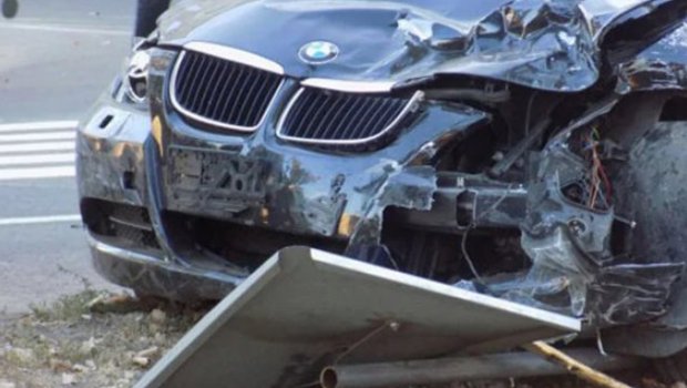Bakıda “BMW” hasara çırpıldı - Ölən var