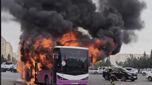Sumqayıtda avtobus yanır – VİDEO