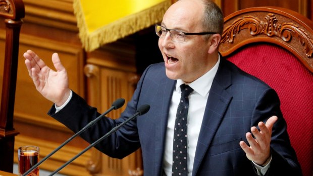 Zelenski qətlə yetirilən Parubiyə “Ukrayna Qəhrəmanı” adını verdi