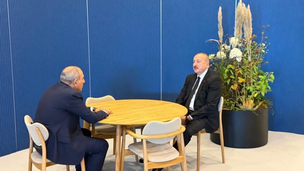 İlham Əliyev Paşinyanla görüşdü – FOTO