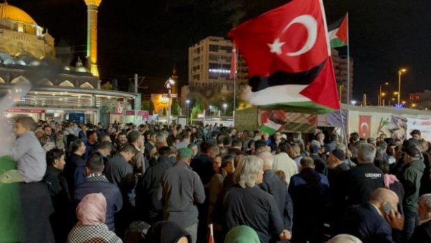 İsrailin Qəzzaya yardım aparan gəmilərə hücumu Türkiyədə etiraz YARATDI – FOTO