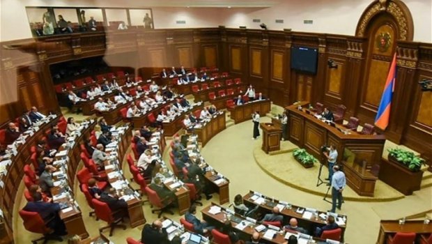 Ermənistan parlamentində Azərbaycanla bağlı fövqəladə iclas – Müxalifət zalı tərk etdi