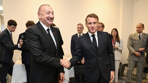 İlham Əliyevin Kopenhagendə Makronla görüşü oldu - FOTO
