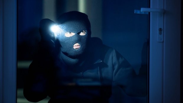 Evin həyətindən 35 minlik məişət əşyaları oğurlandı – Tutulanlar var