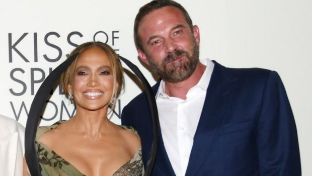 Cennifer Lopez dərin dekolteli libasda – FOTO/VİDEO