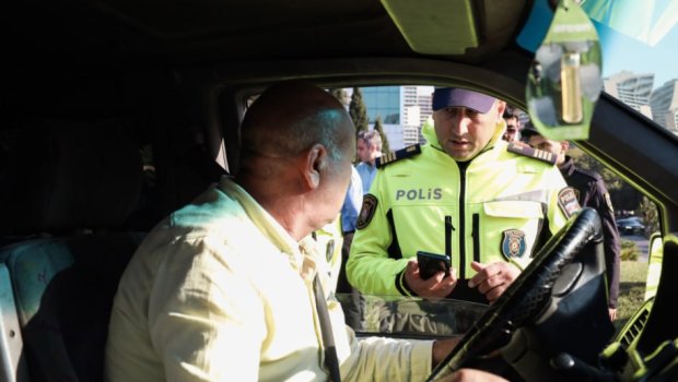 AYNA 120 manata sənəd satır, sonra da “qanunsuz sərnişin daşıyırsınız” deyir – VİDEO