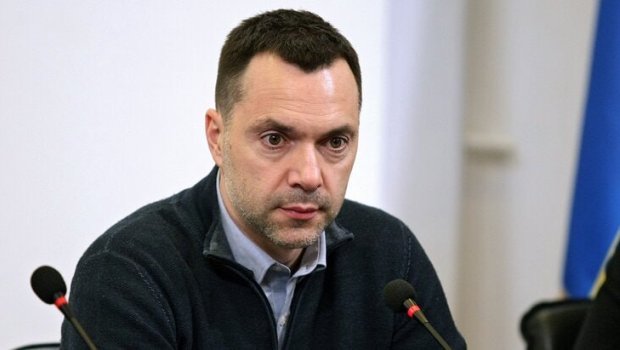 Arestoviçdən Rusiyanın onu beynəlxalq axtarışa verməsi qərarına REAKSİYA