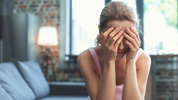 Qadınlar kişilərlə müqayisədə niyə daha çox depressiyaya düşürlər?