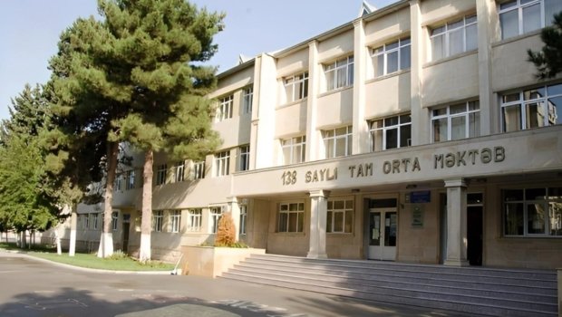 Bu məktəbin rus bölməsində riyaziyyat fənni niyə Azərbaycan dilində keçirilir?