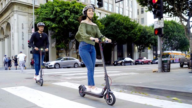 Deputatdan skuter sürən gənclərə ÇAĞIRIŞ