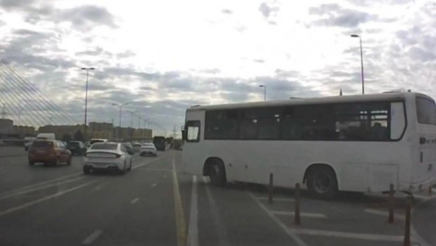 Avtobus sürücüsü sərnişinlərin həyatını təhlükəyə atdı - VİDEO