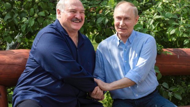 Lukaşenko Putinin ad günü üçün hansı hədiyyəni hazırlayıb?