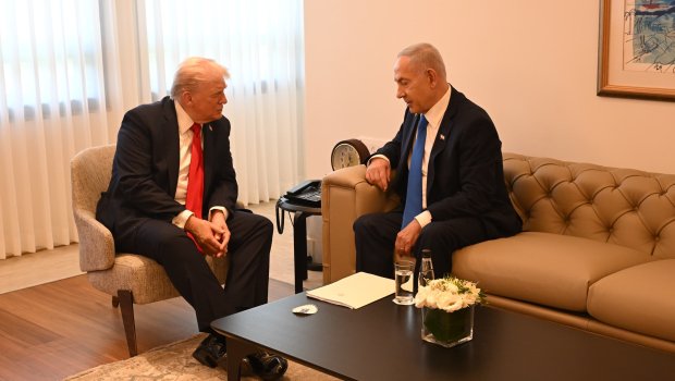 Netanyahu Trampa qızıl göyərçin hədiyyə etdi – FOTO