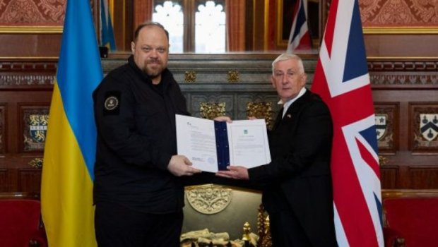 Ukrayna və Böyük Britaniya arasında “yüzillik” tərəfdaşlıq sazişi QÜVVƏYƏ MİNDİ