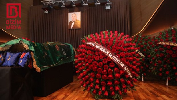 Prezident və xanımı Ramiz Quliyevlə vida mərasiminə əklil göndərdi - FOTO