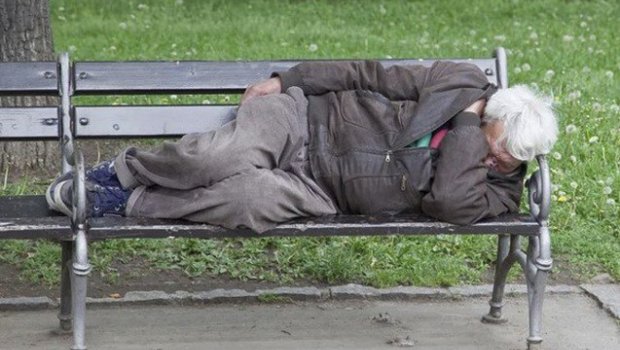 Bakıda “bomj” ticarət mərkəzində öldü