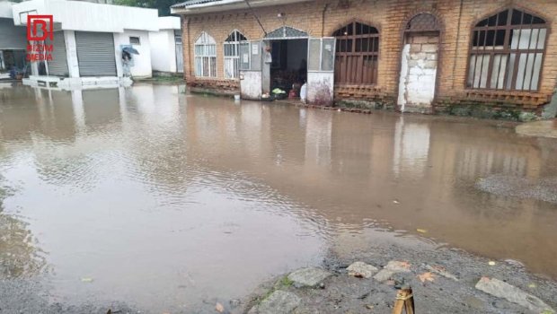 Lənkəranda sel suları məhəllələri və binaların qarşısını basdı – FOTO