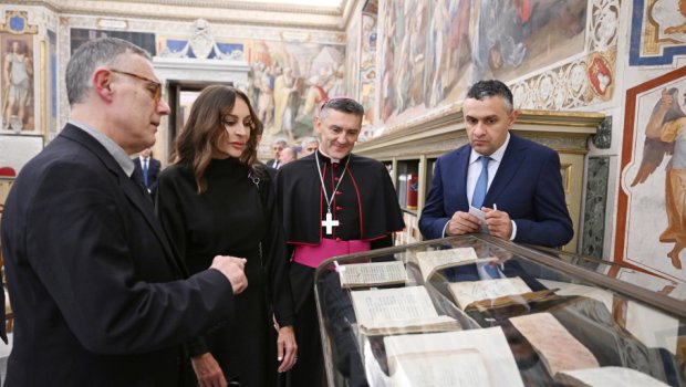 Birinci xanım Vatikan Apostol Kitabxanasında – FOTO/VİDEO