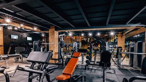 Bakıda 35 yaşlı iş adamı idman zalında öldü - FOTO