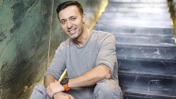 Mustafa Sandala Britaniyada ömürlük viza verildi