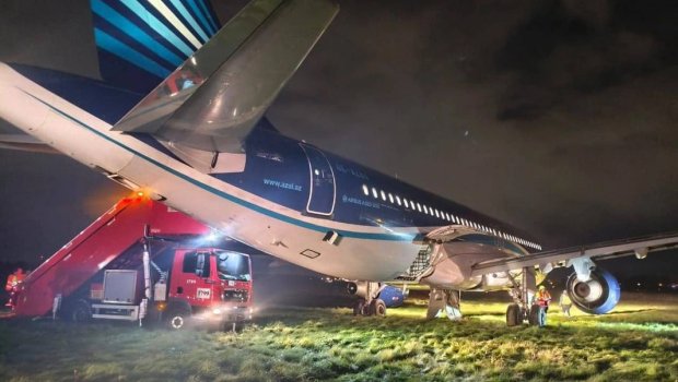 AZAL təyyarəsində NASAZLIQ: Sankt-Peterburqa geri qayıtdı - 155 sərnişin təxliyə olundu - FOTO/VİDEO