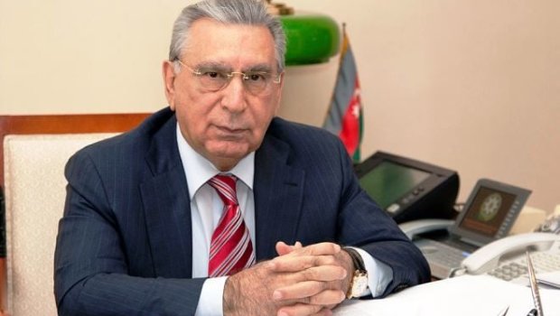 Mehdiyevin yanında o qalır, bazarlığı da mən edirəm...