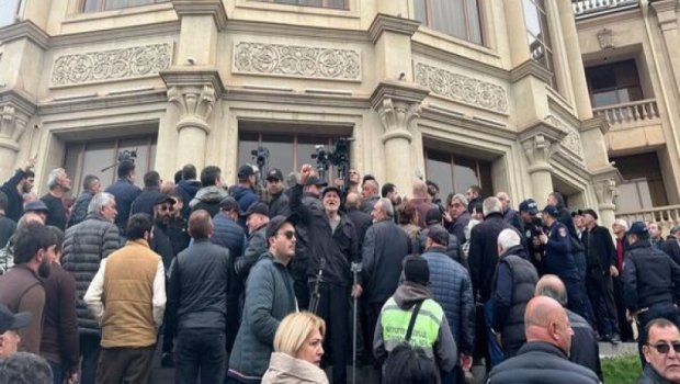 Ermənistanda kütləvi İĞTİŞAŞLAR - 33 nəfər SAXLANILDI
