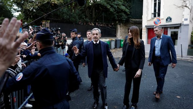 Nikola Sarkozi həbsxanaya belə getdi – VİDEO