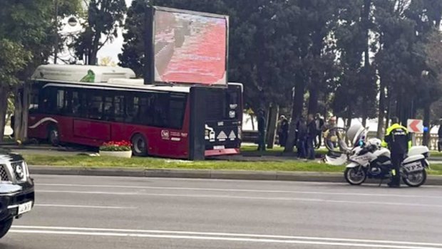 “Sürücünün halı qəfil pisləşib, avtobusu dayandıra bilməyib” – RƏSMİ AÇIQLAMA