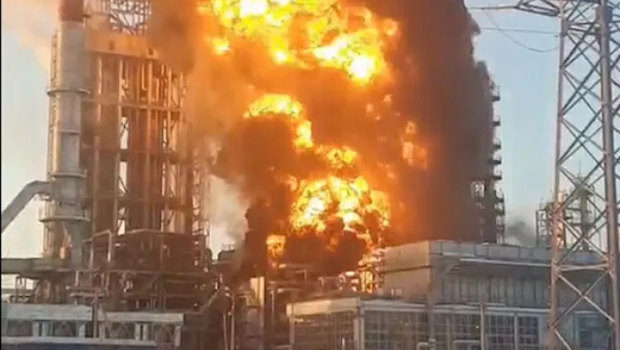 Slovakiyada Rusiya neftini emal edən zavodda YANĞIN OLDU