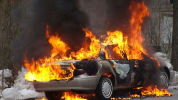 Bakıda avtomobil partladı - Xəsarət alan var