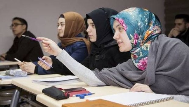 Təhsil alırlar, amma imam ola bilmirlər – Dini təhsil müəssisələrini bitirən qadınlar harada işləyirlər?