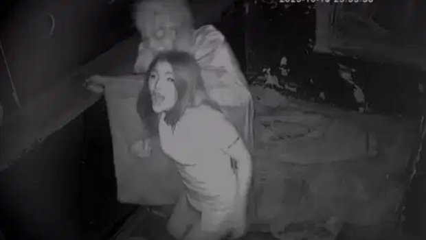 Gənc qız əylənmək üçün “Qorxu Evi”nə getdi, başına gəlməyən qalmadı - ANBAAN VİDEO