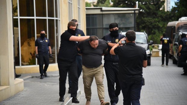 Ev dustaqlığına buraxılan “Sputnik Azərbaycan”ın şef redaktoru Bakını tərk edib