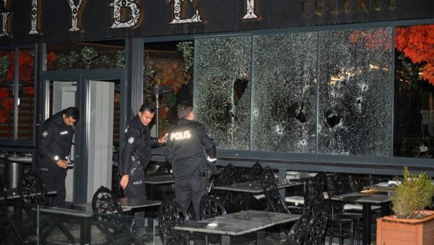Ankarada 2 silahlı şəxs əyləncə məkanına hücum etdi - FOTO