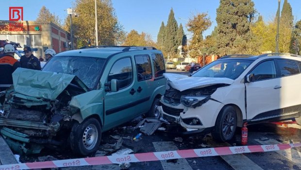 Gəncədə ağır qəza - 1 ölü, 4 yaralı var – FOTO/VİDEO