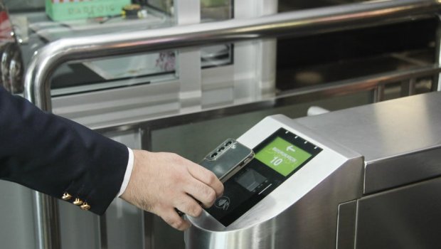 Bakı metrosunda artıq tələbə kartları da İŞLƏYİR – Bəs güzəştlər TƏTBİQ olunacaq? - VİDEO