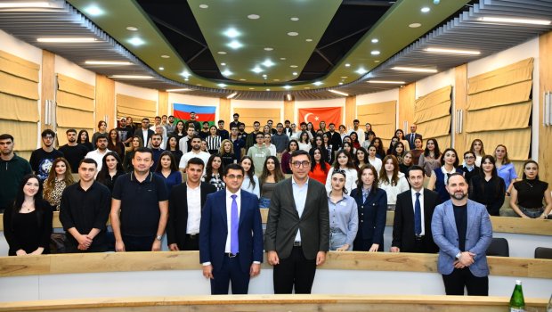 Fərid Qayıbov ADNSU-nun Azərbaycan dilli ilk MBA tələbələri ilə görüşdü – FOTO