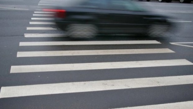 Salyanda avtomobil baba və nəvəni vurdu