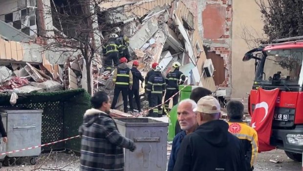 Türkiyədə altımərtəbəli bina uçdu - FOTO/VİDEO