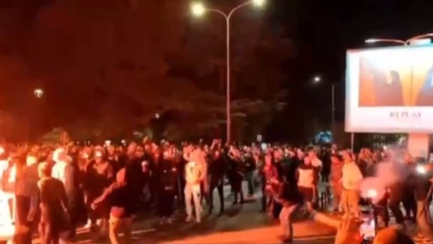 Monteneqroda miqrantlara qarşı etirazlar KEÇİRİLİR - VİDEO