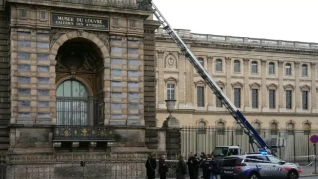 Luvr muzeyinin qarətinə görə üçüncü şübhəli saxlanıldı