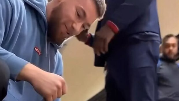 Dünya çempionu metroda telefon oğrusunu belə zərərsizləşdirdi - DETALLAR