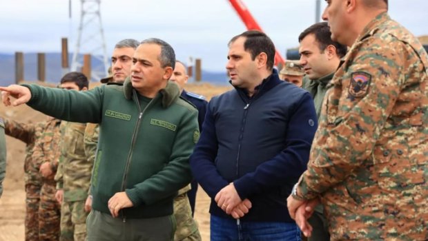 Ermənistanın müdafiə naziri Azərbaycanla sərhədə GƏLDİ