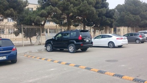 Məhəllədaxili yolların “YARAŞIĞI” – Özbaşına qoyulan tramplinlər maşınlara və sürücülərə necə ziyan vurur?