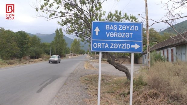 Səkidə mikroavtobus ağaca çırpıldı - Sürücü xəsarət aldı